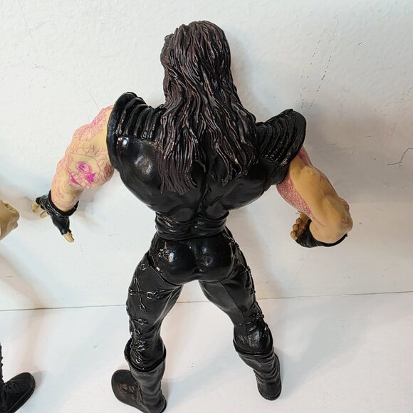 2 Vtg WWE Wrestling Action Figures Stone Cold Steve Austin Undertaker Ripped - Picture 5 of 8